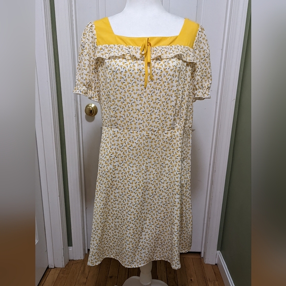 Smocked Yellow Floral Women's Dress - Picture 1 of 5